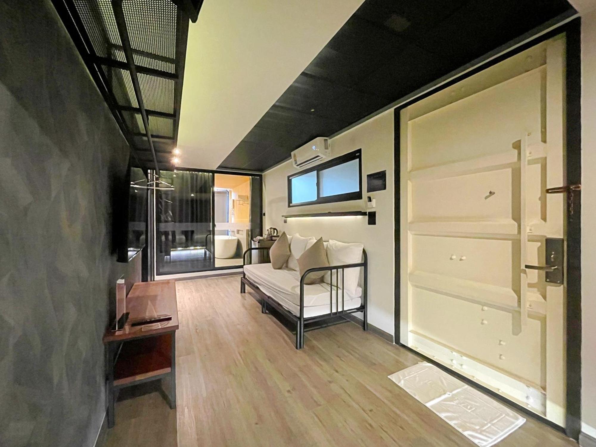 Hotel Nights In A Box Ban Muang  Pokoj fotografie