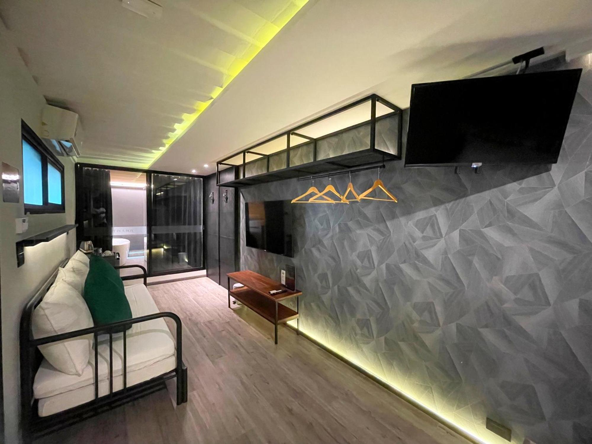 Hotel Nights In A Box Ban Muang  Pokoj fotografie