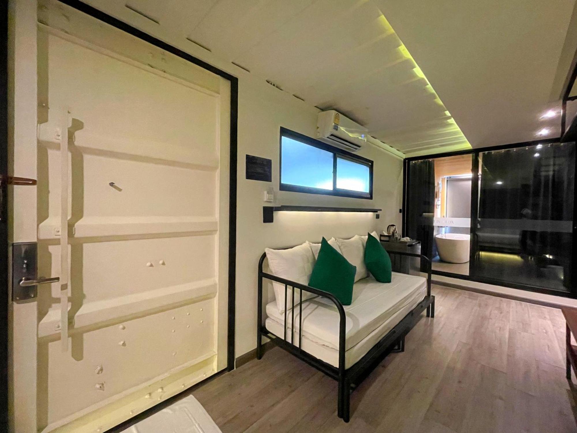 Hotel Nights In A Box Ban Muang  Pokoj fotografie